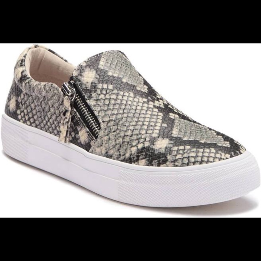 Steve Madden Glaammar zip sneaker snake size 5.5
